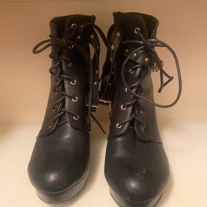 Black platform heel bootie